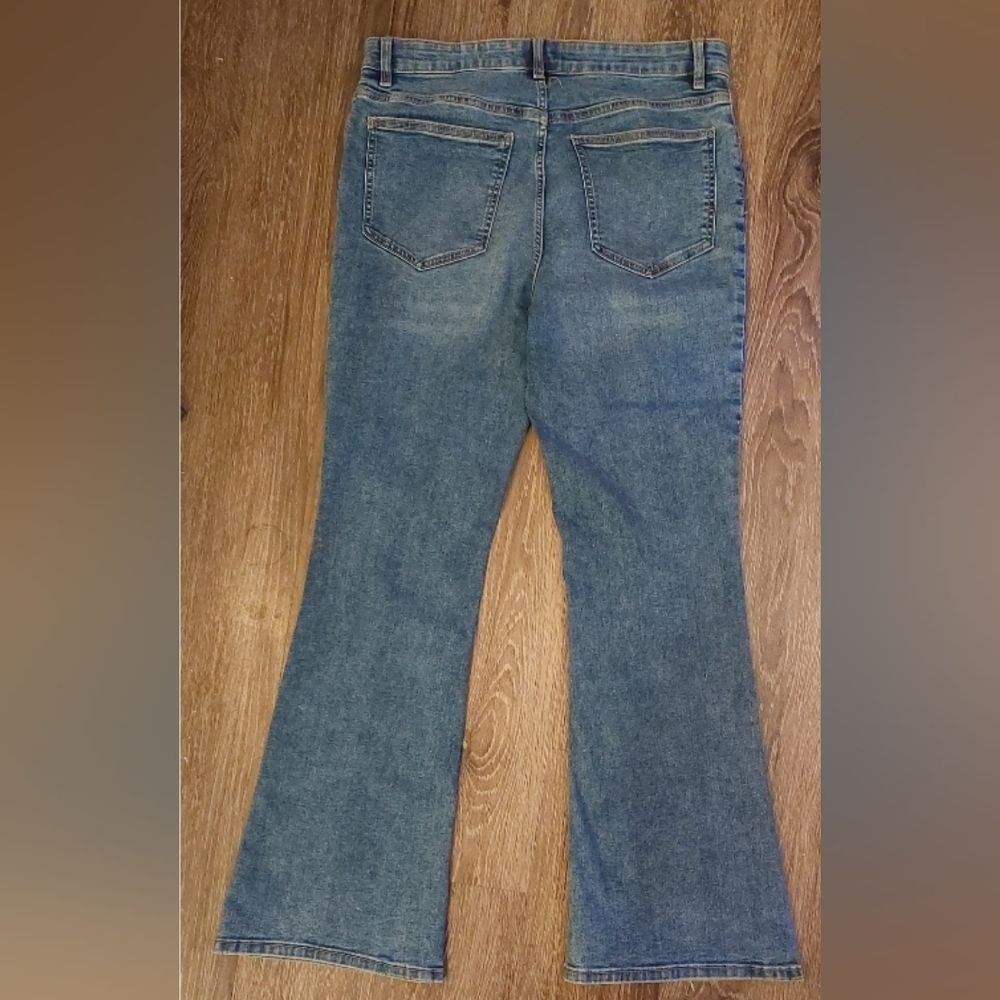 H&M Bootcut Medium Wash Lightly Distressed Denim Jeans Size 12 High Waisted - Picture 7 of 11